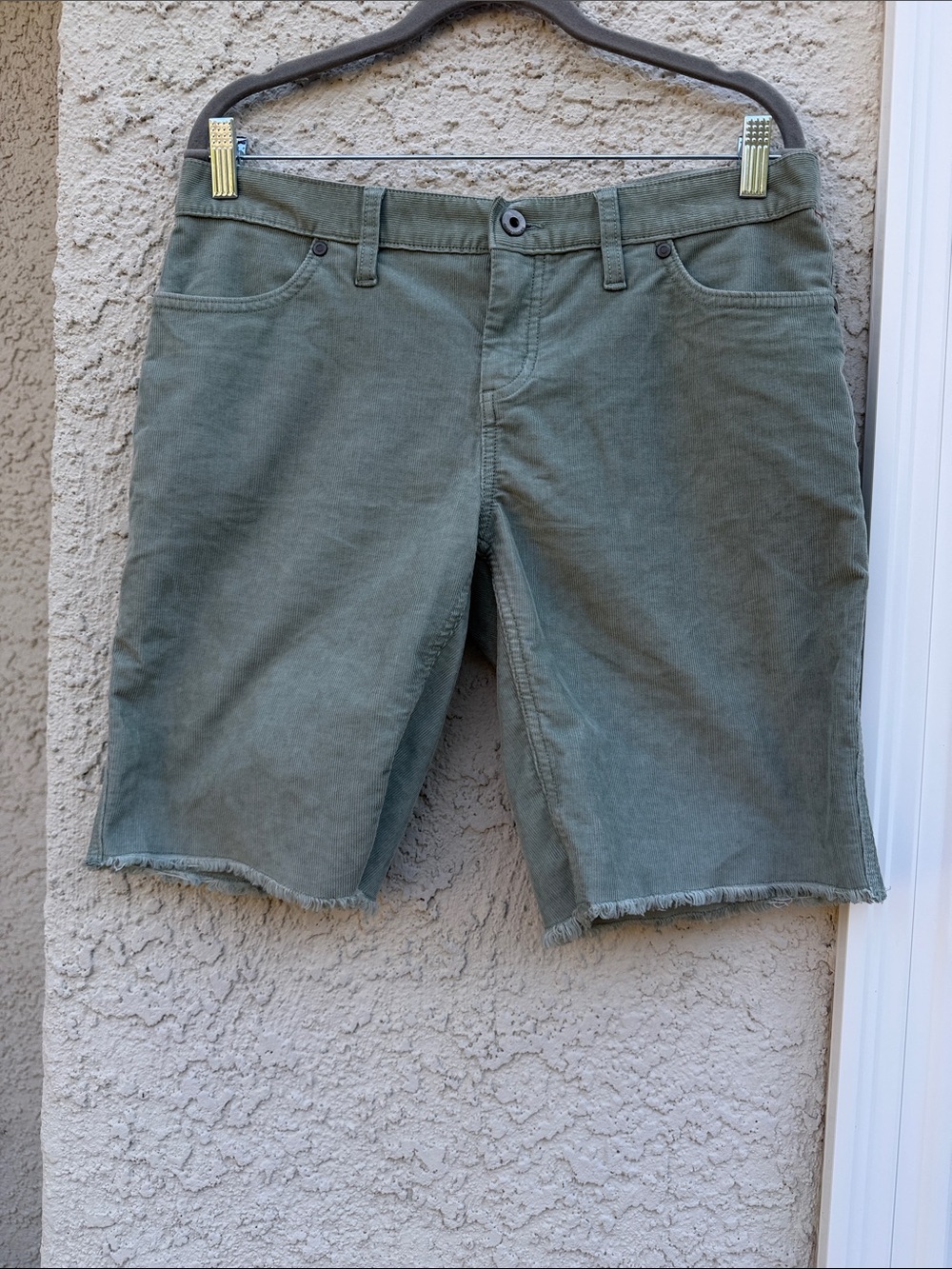 Carve Designs Women's Dogtown 10" Green Corduroy Cuttoff Shorts Size 4